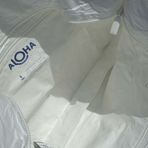 ALOHA Collection Coco Palms Day Tripper - Picture 3 of 10